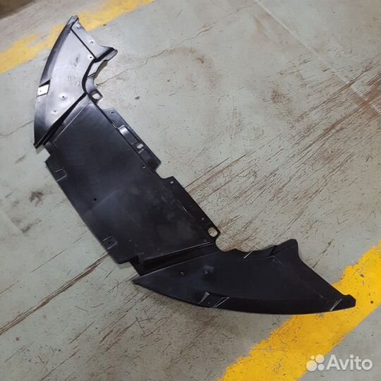 Пыльник переднего бампера Ford Focus 3