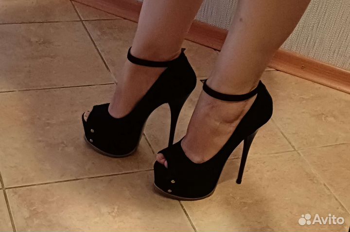 Босоножки жен Gianmarco стрипы чёрные 37размер