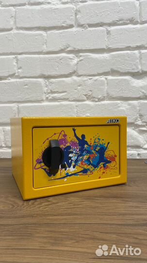 Сейф металлический