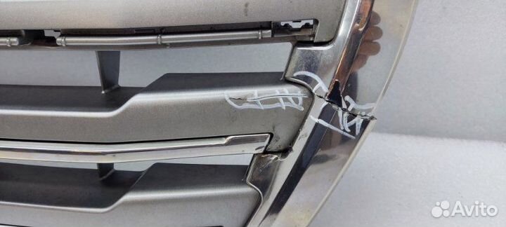 Решетка радиатора Toyota Land Cruiser VDJ200