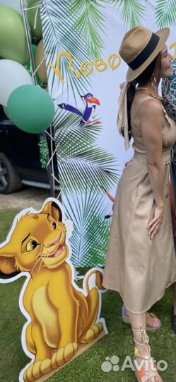Картонная фигура льва для фотозоны