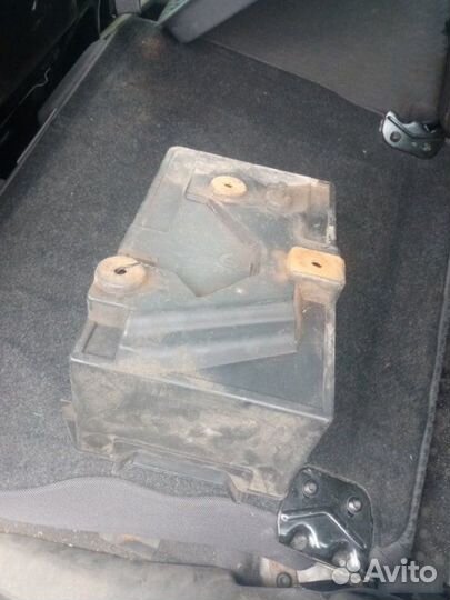 Площадка под акб Ford Fusion 2002