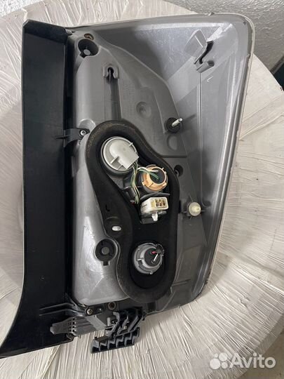 Левый задний фонарь приус 30