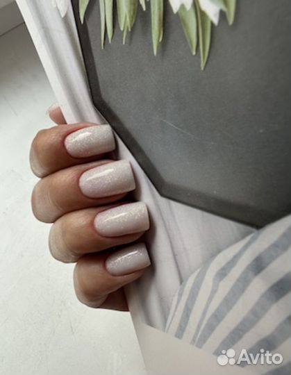 Модель на маникюр