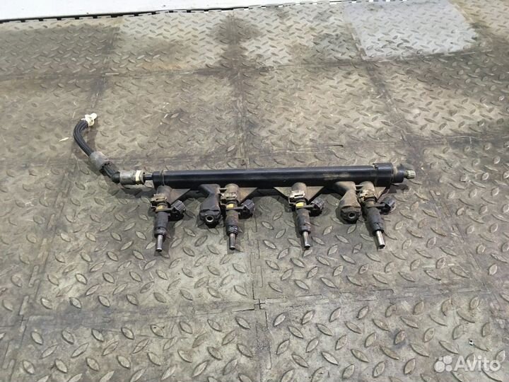 Рейка топливная (рампа) с форсунками (Citroen C4)