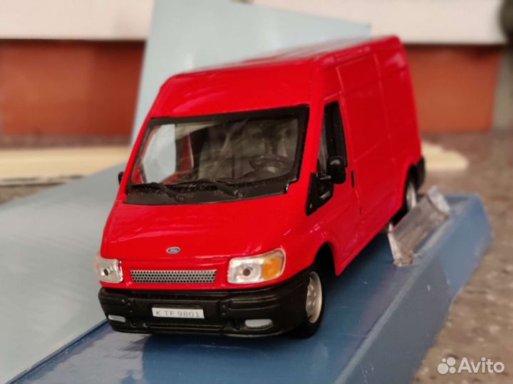 Модель Форд Транзит 1/43 (Cararama)