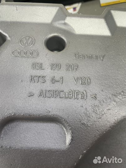 Кронштейн двигателя правый Volkswagen Passat B7