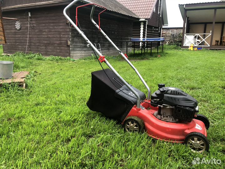 Газонокосилка бензиновая