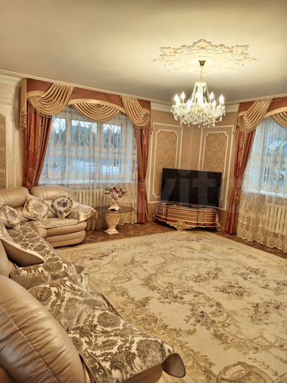 Коттедж 385 м² на участке 10 сот.