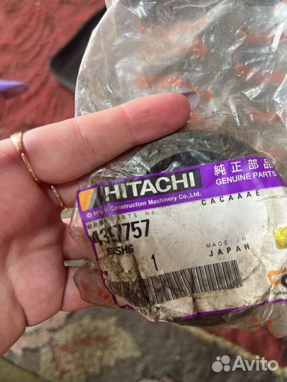 4397757 Втулка сферическая г/мотора хода Hitachi