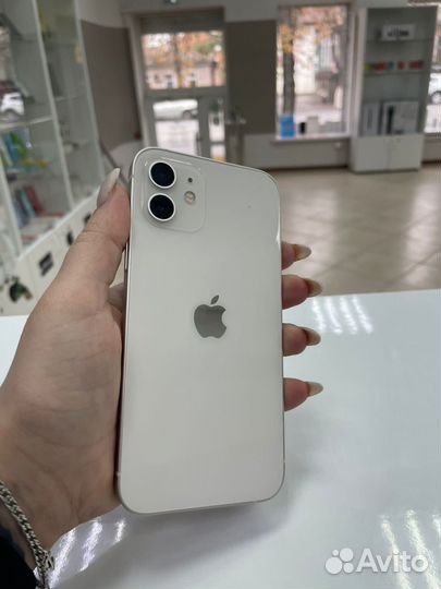 iPhone 12, 64 ГБ