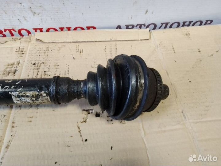 Полуось привод передний правый Volkswagen Passat