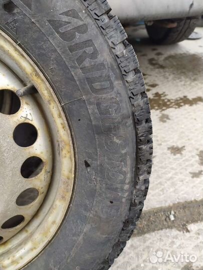 Bridgestone Blizzak Ice 215/65 R16