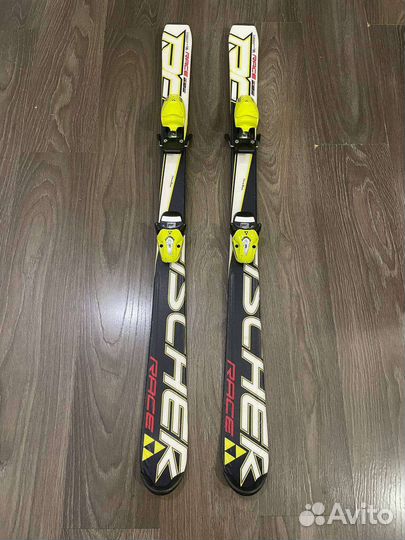 Горные лыжи и ботинки