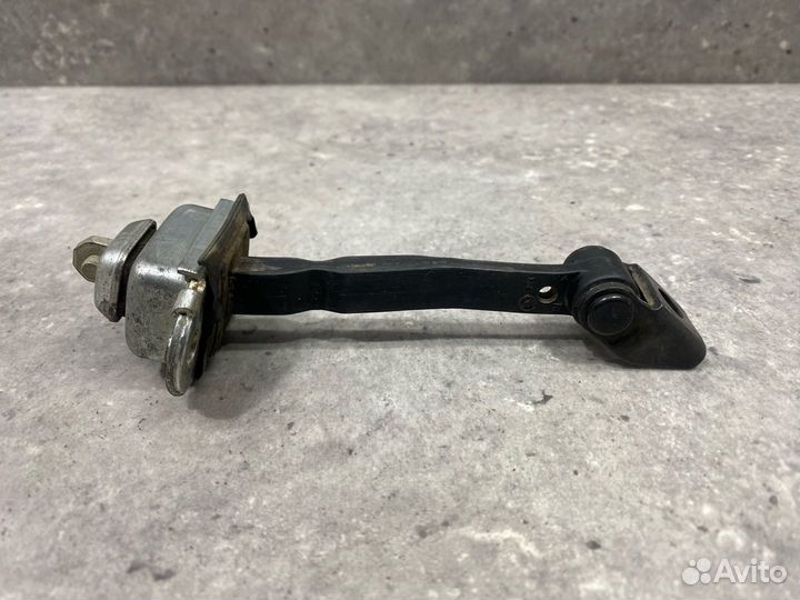 Ограничитель открывания двери задней Skoda Octavia