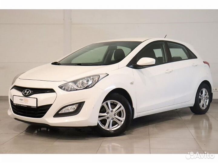 Hyundai i30 бензин. Хендай i30 белая. Хендай i30 2014. Хендай i30 2014 хэтчбек. Хендай Элантра 2014 белая.