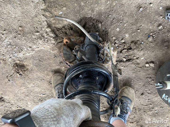 Стойка амортизатора Toyota Avensis T250