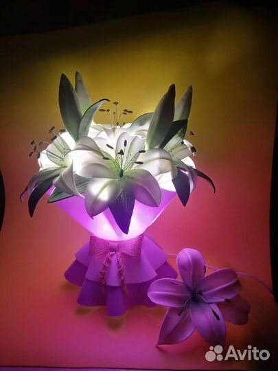 Светильник-букет из 7 белых лилий