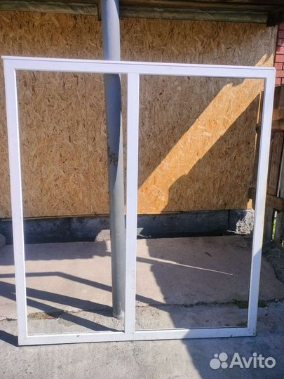 Оконная рама пластиковая с дверью