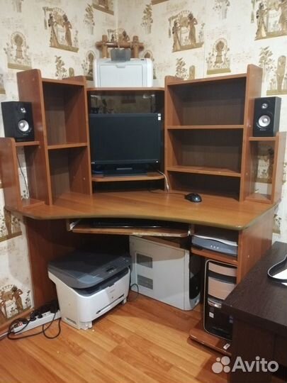 Компьютерный стол