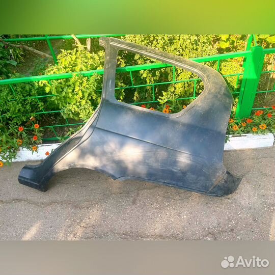 Крыло заднее левое на приору универсал