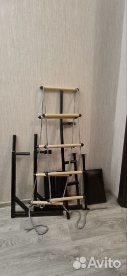 Турник настенный