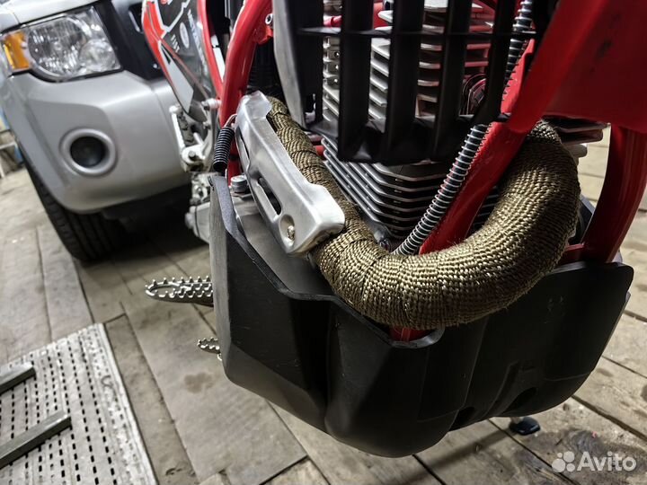Regulmoto holeshot red edition