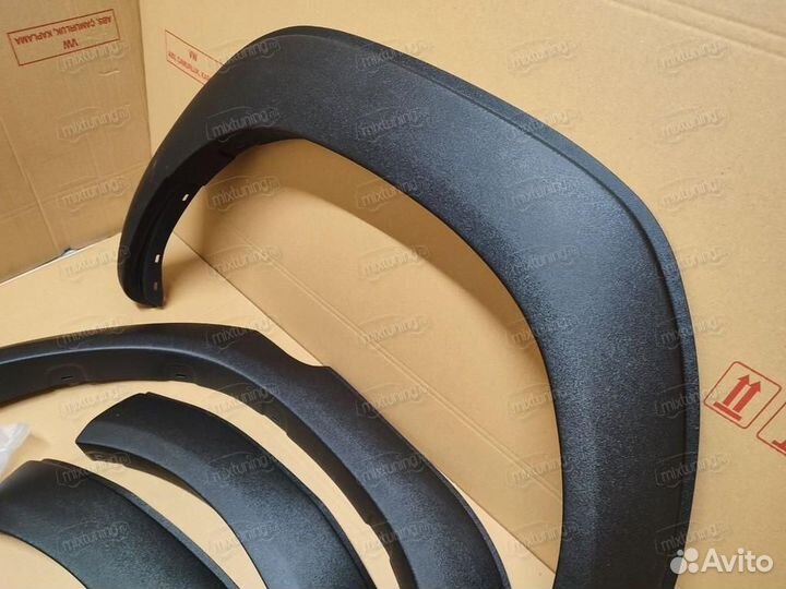 Расширители колесных арок Toyota Hilux 2020-нв