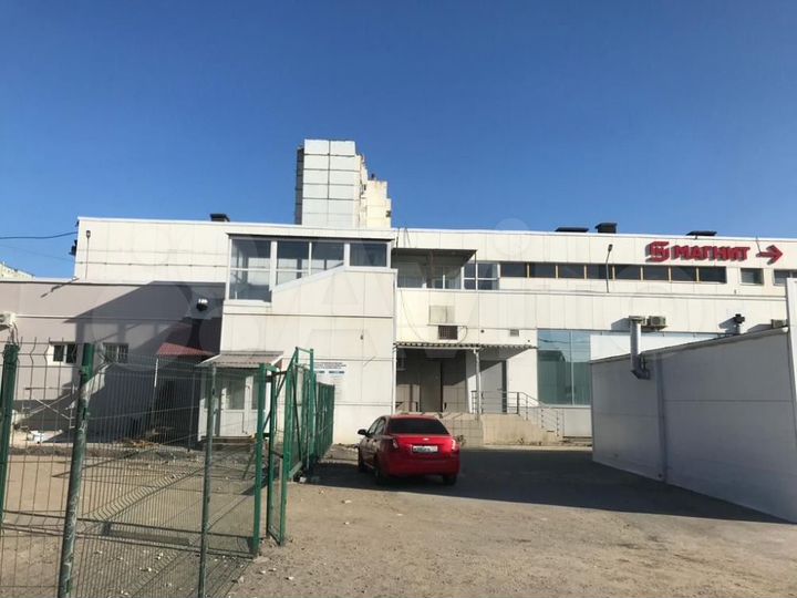 Помещение с витринами рядом с Магнитом, 1440 м²