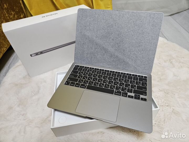 MacBook air 13 8gb 256gb