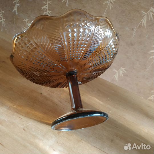 Вазы на ножке стекло цветное