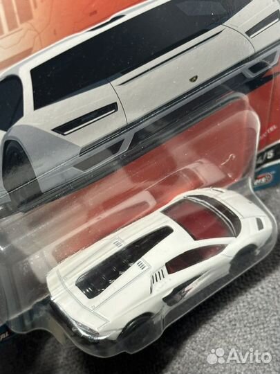 Hot Wheels Premium Lamborghini Countach LPI 800-4