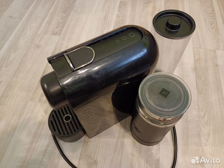 Капсульная кофемашина Nespresso с капучинатором