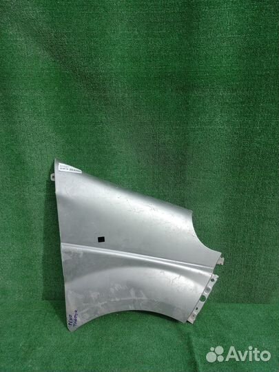 Крыло переднее правое Renault Trafic Opel Vivaro