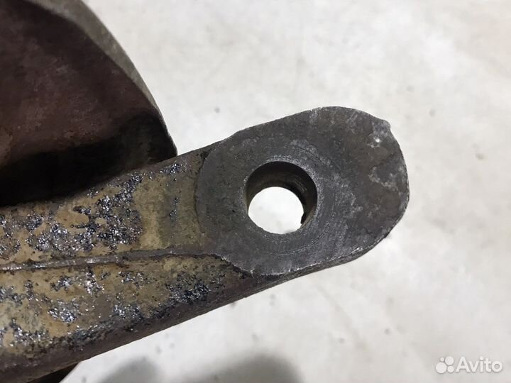 Кулак поворотный левый Митсубиси Лансер 9 Lancer 9