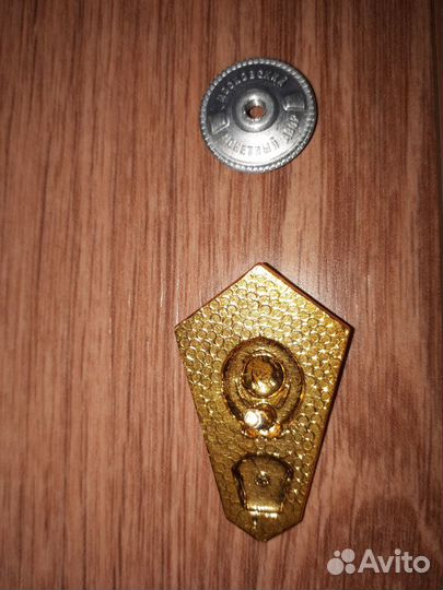 Значок об окончании технического вуза в СССР 1970г