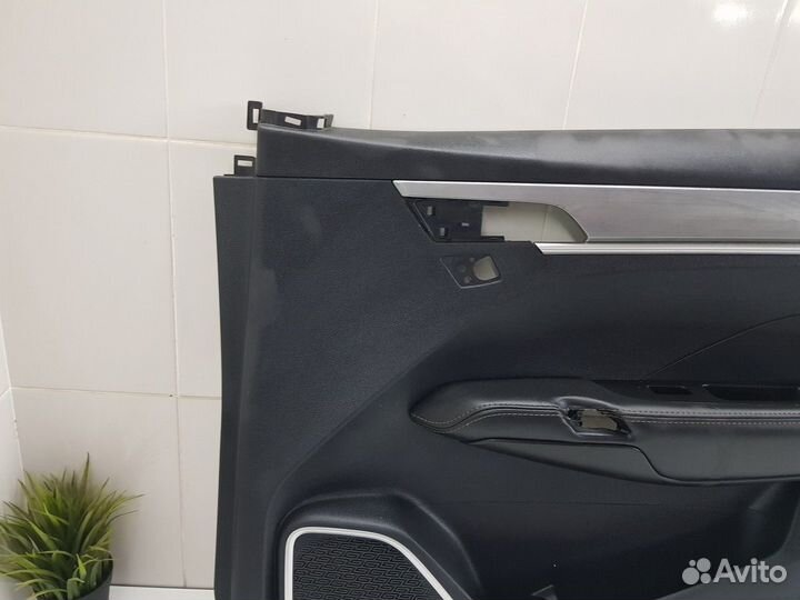 Обшивка двери передняя правая (Geely Coolray)