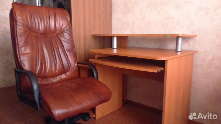 Продам компьютерный стол + кресло
