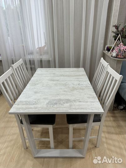 Кухонный стол