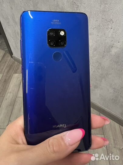 Телефон Huawei mate 20