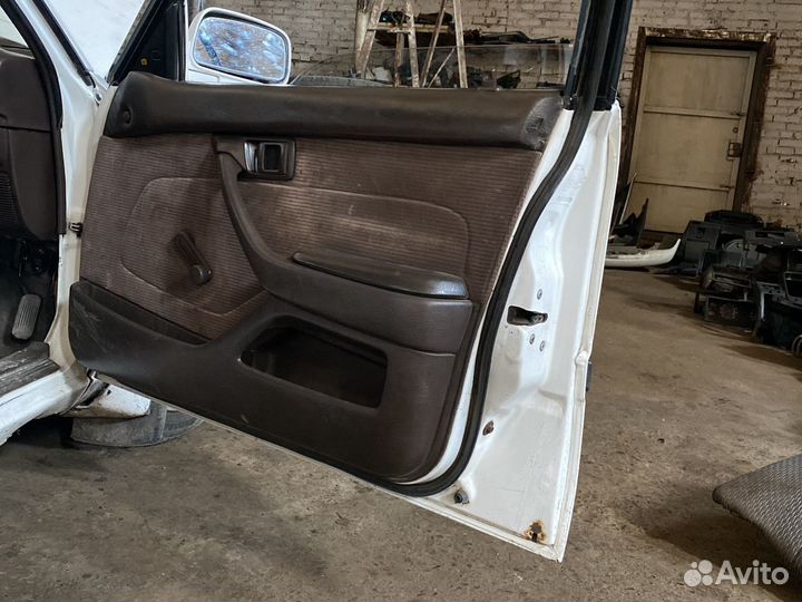 Двери передние задние тойота корона AT-170 сборе