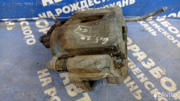 Передний левый суппорт Toyota Camry 30 седан