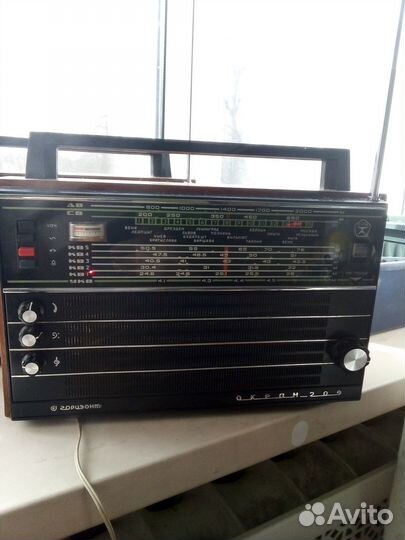 Радиоприёмник Океан 209 есть фм и кабель сети