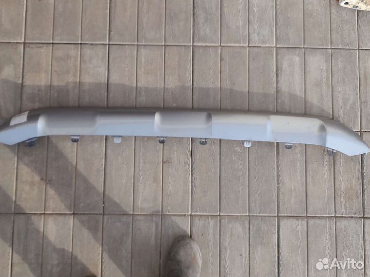 Декоративная накладка на передний бампер Rav4