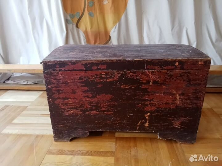 Сундук старинный