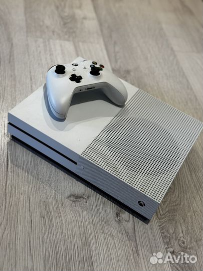 Xbox one s 1tb с двумя геймпадами