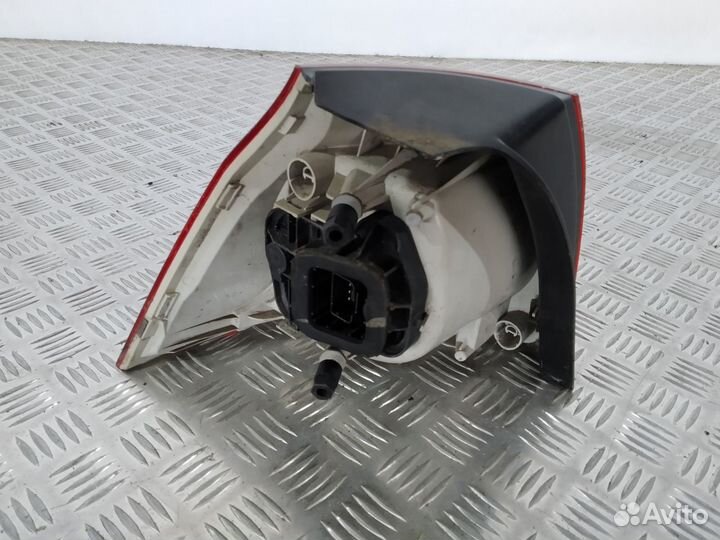 Фонарь задний правый Volkswagen Golf 5 1.6 FSI