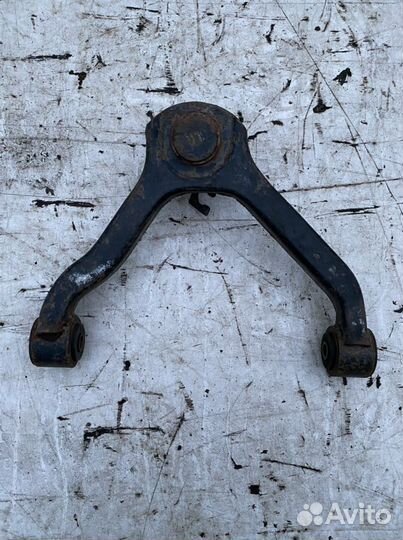 Ssangyong kyron Передний верхний левый рычаг