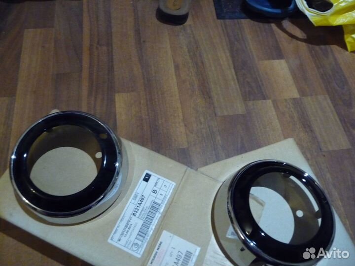 Окантовка перед левой протьвотуманной фары Митцуби