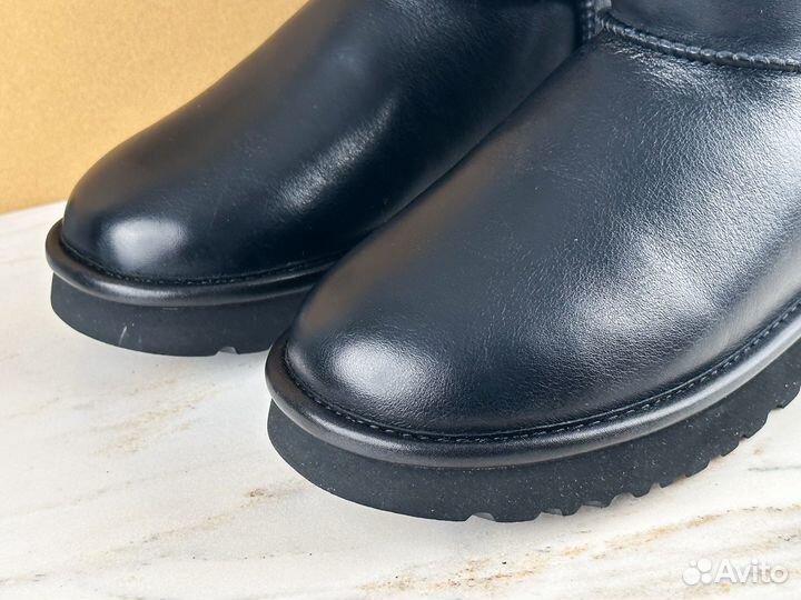 Угги UGG Classic Mini Leather Black unisex